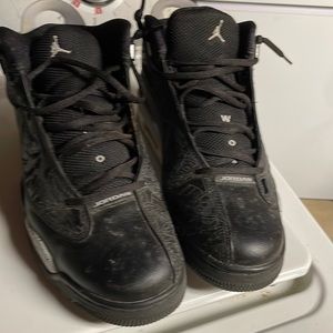 10.5 men Jordan shoes. Very little wear time black high tops